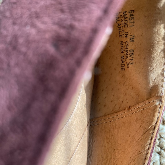 Clarks Indigo Maroon Suede Slip On Quilted Flats Size 7 - Picture 5 of 6